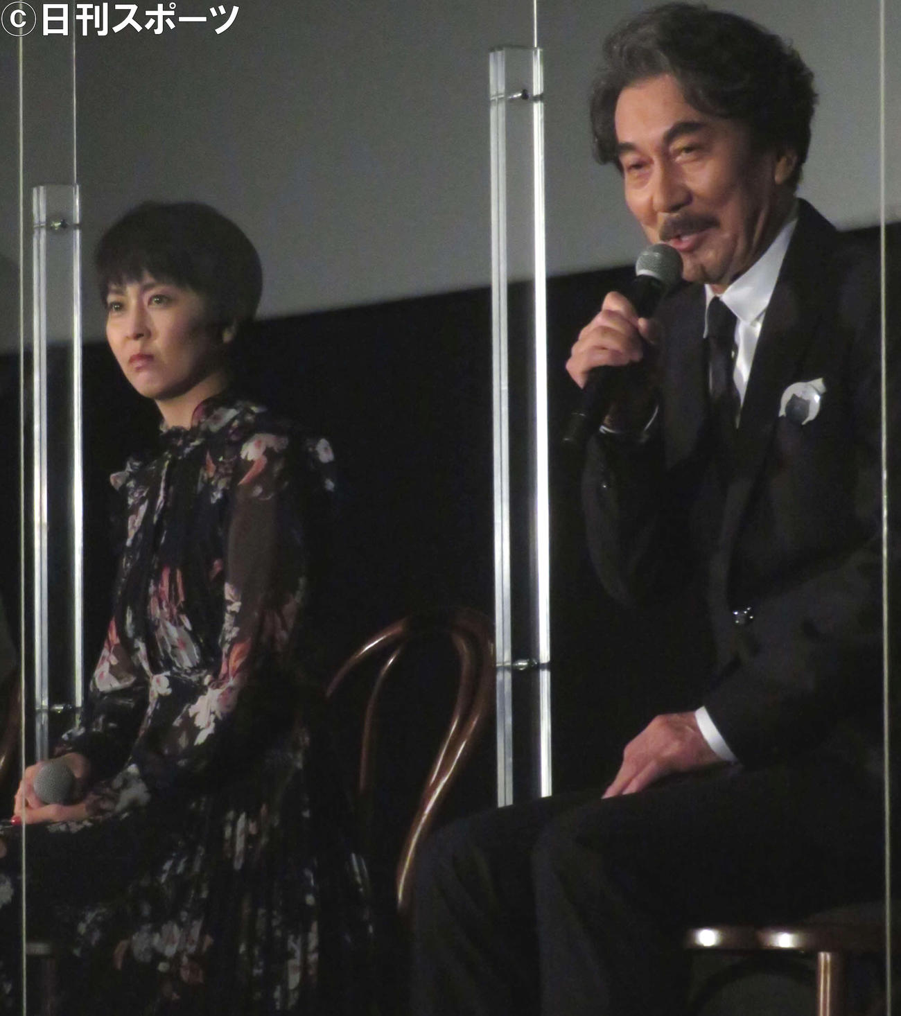 「峠　最後のサムライ」公開御礼舞台あいさつに登壇した松たか子と役所広司（撮影・村上幸将）