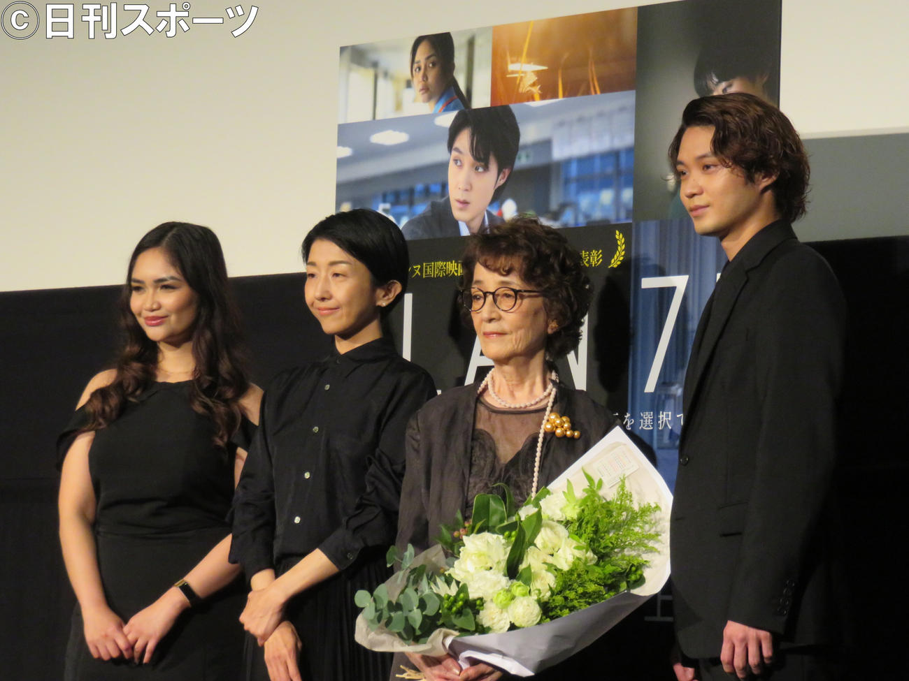 映画「PLAN75」公開記念舞台あいさつ（左から）ステファニー・アリアン、早川千絵監督、倍賞千恵子、磯村勇斗