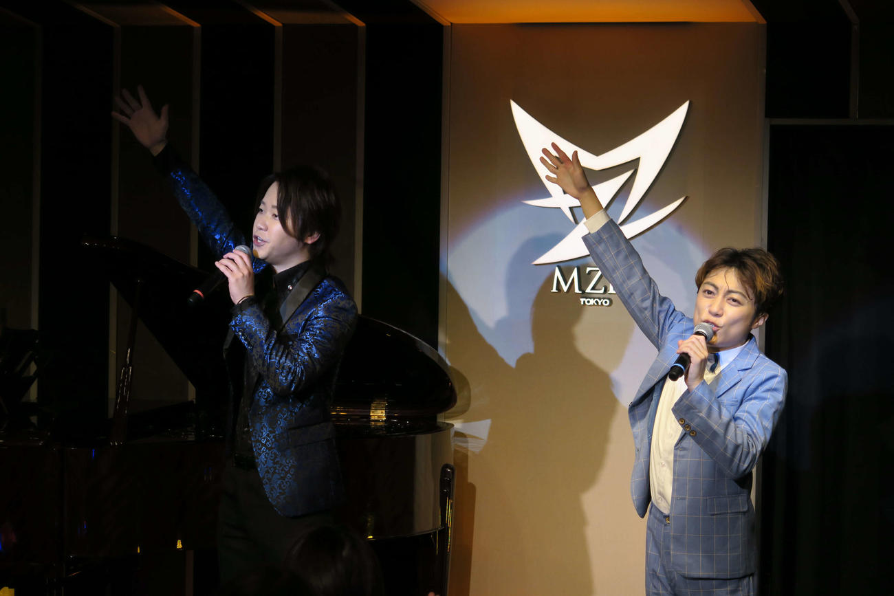ライブを行った「はやぶさ」のヤマト（左）とヒカル