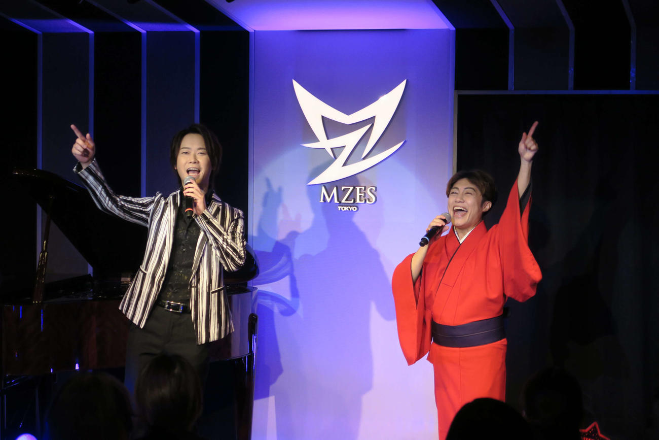 ライブを行った「はやぶさ」のヤマト（左）とヒカル