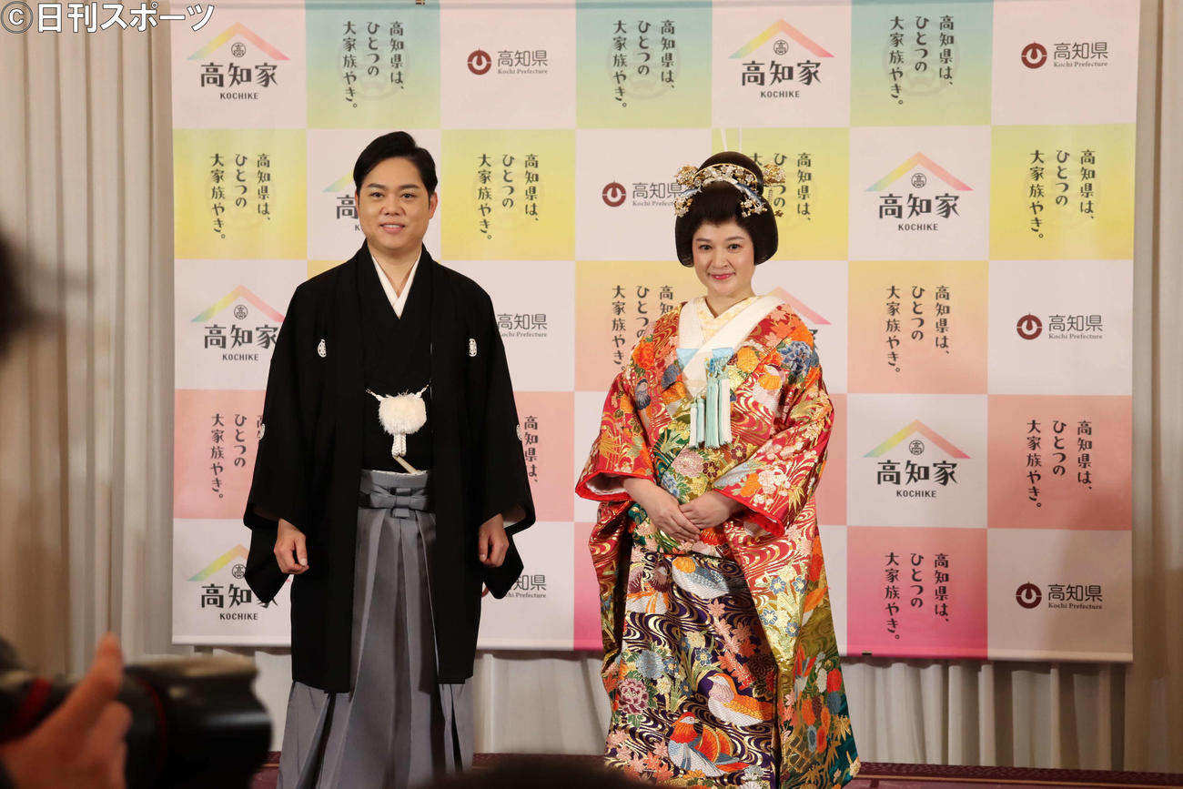 「高知家」プロモーションキャラクターとして記者発表会に出席した島崎和歌子（右）と三山ひろし（撮影・波部俊之介）