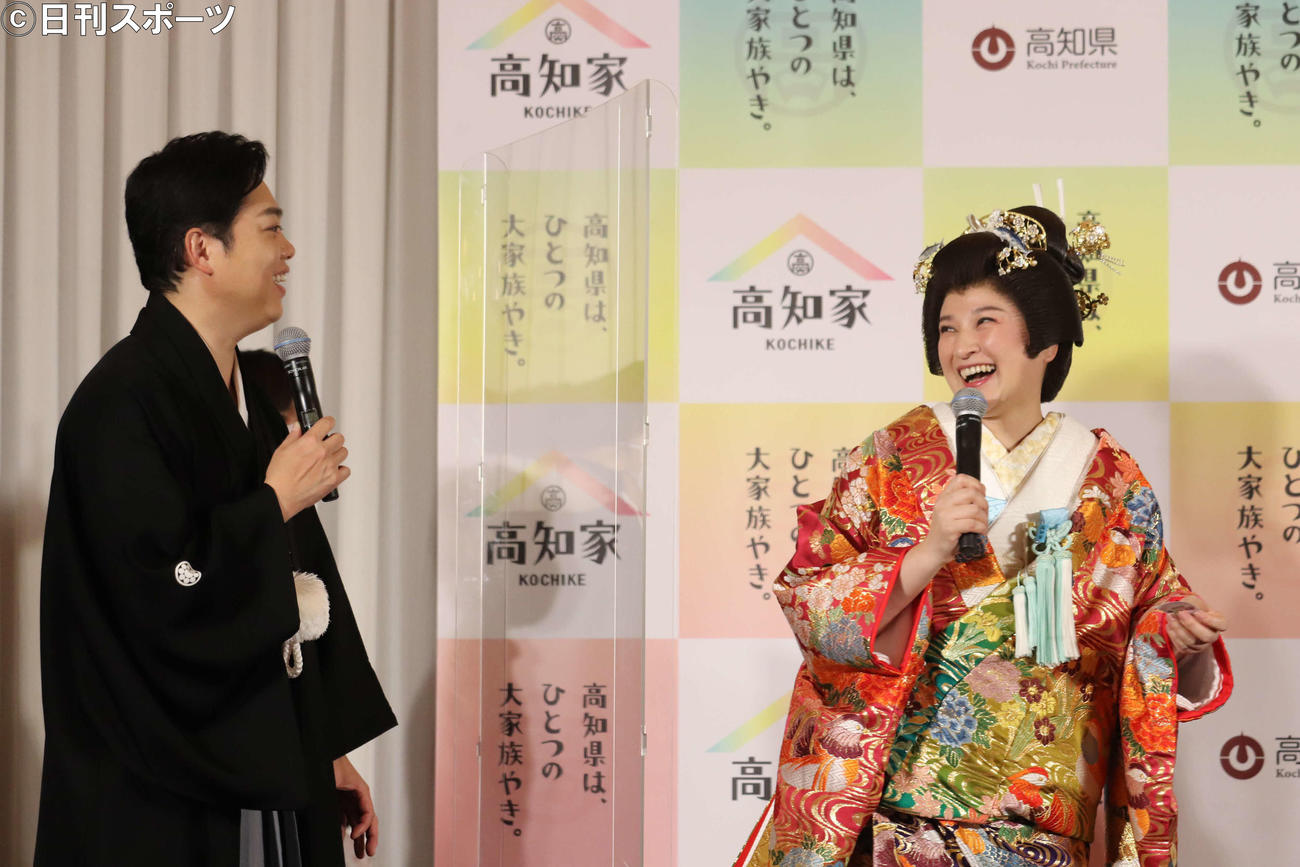 「高知家」プロモーションキャラクターとして記者発表会に出席した島崎和歌子（右）と三山ひろし（撮影・波部俊之介）