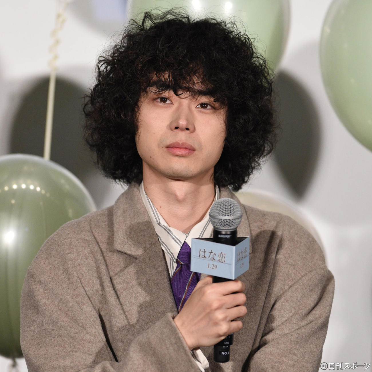 アフロヘア姿の菅田将暉（21年1月）