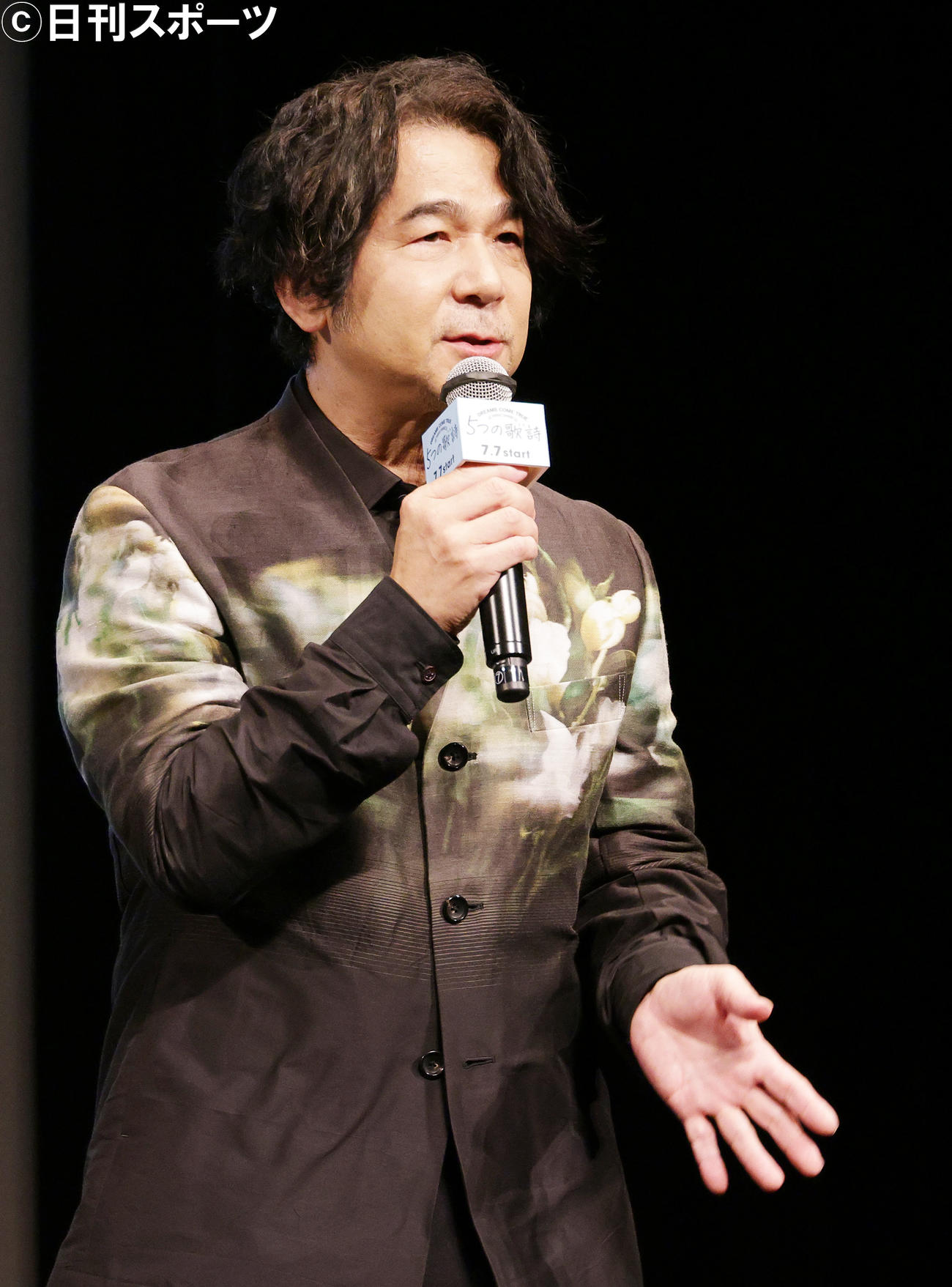 配信ドラマ「5つの歌詩」完成披露舞台あいさつを行ったDREAM COMES TRUE中村正人（撮影・中島郁夫）