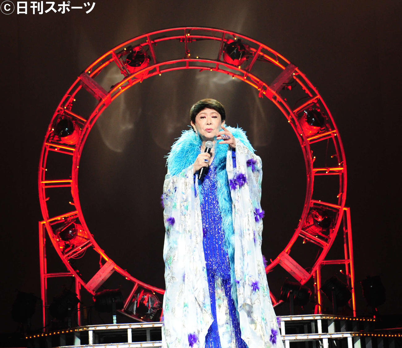 約10カ月ぶりのコンサートを行った美川憲一