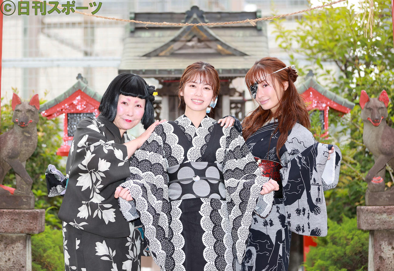 「妖怪シェアハウス」で共演する小芝風花（中央）池谷のぶえ（左）松本まりかは浴衣を着て笑顔（撮影・垰建太）