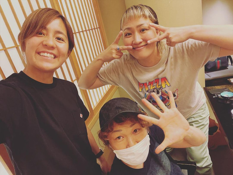 左から岩渕真奈、阪口夢穂、丸山桂里奈（丸山桂里奈オフィシャルブログより）