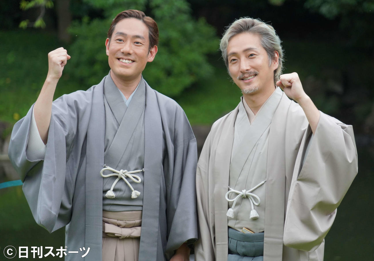 10、11月に開催される「平成中村座公演」の制作発表記者会見を行った中村勘九郎（左）と中村七之助（撮影・佐藤成）