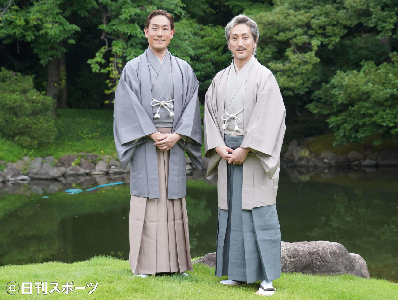 10、11月に開催される「平成中村座公演」の制作発表記者会見を行った中村勘九郎（左）と中村七之助（撮影・佐藤成）