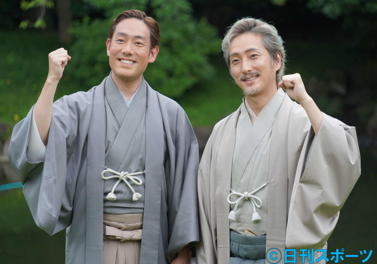 10、11月に開催される「平成中村座公演」の制作発表記者会見を行った中村勘九郎（左）と中村七之助（撮影・佐藤成）
