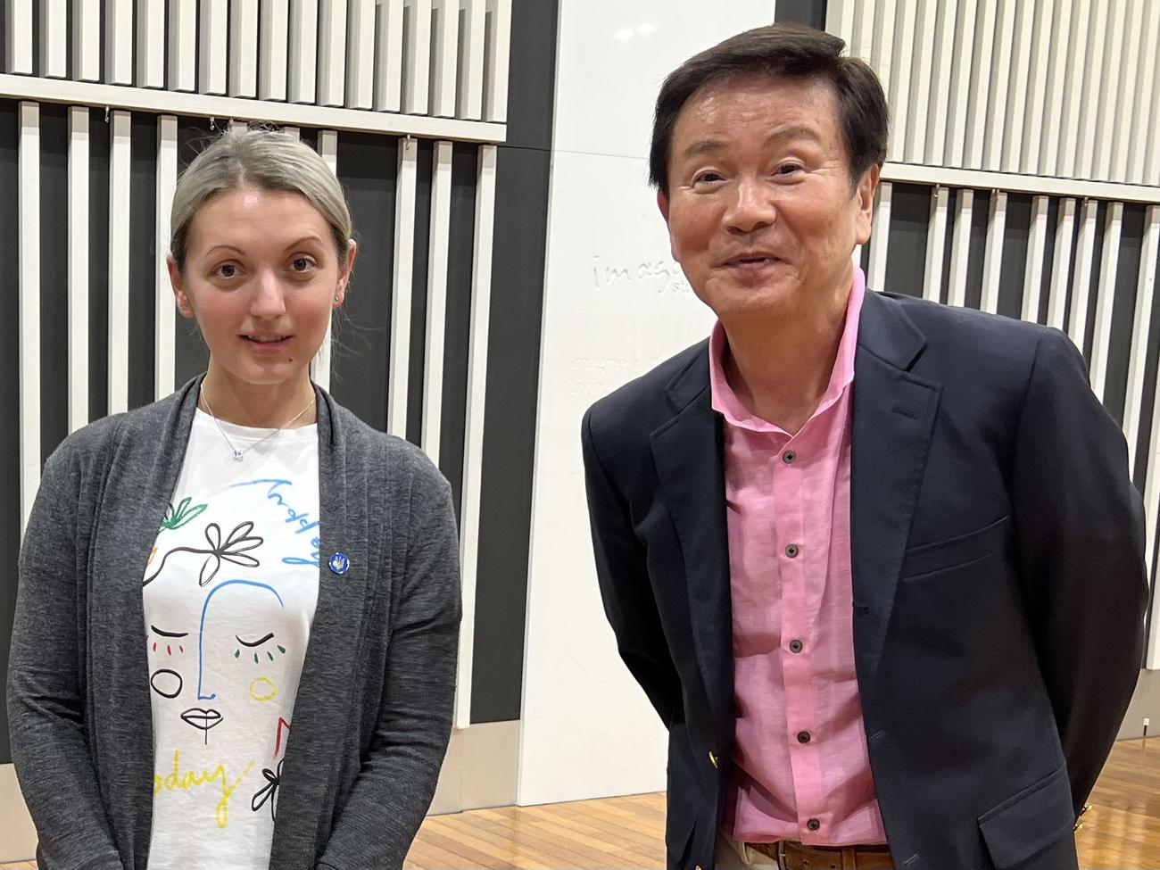森田健作（右）のラジオ番組にゲスト出演したカテリーナ