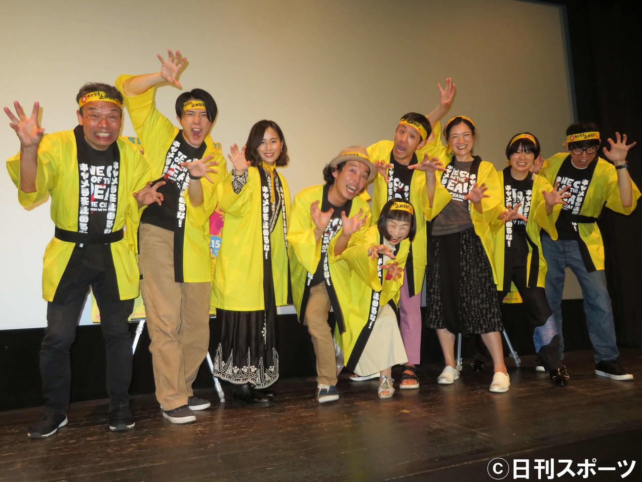 「カメラを止めるな！」公開4周年記念イベントに登壇した、左から細井学、長屋和彰、秋山ゆずき、上田慎一郎監督、竹原芳子、濱津隆之、しゅはまはるみ、真魚、市原洋（撮影・村上幸将）