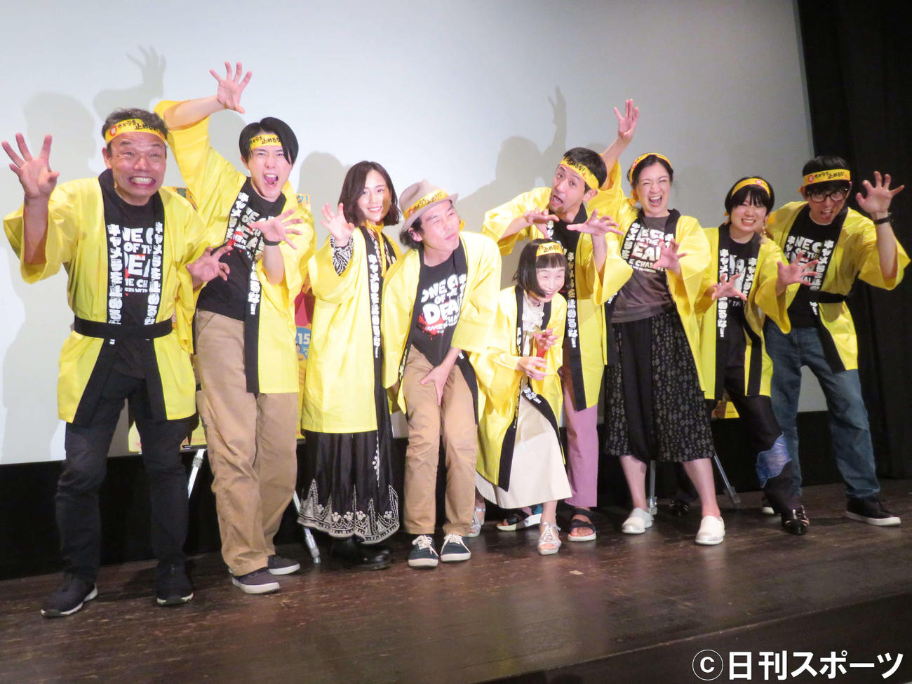 「カメラを止めるな！」公開4周年記念イベントに登壇した、左から細井学、長屋和彰、秋山ゆずき、上田慎一郎監督、竹原芳子、濱津隆之、しゅはまはるみ、真魚、市原洋（撮影・村上幸将）