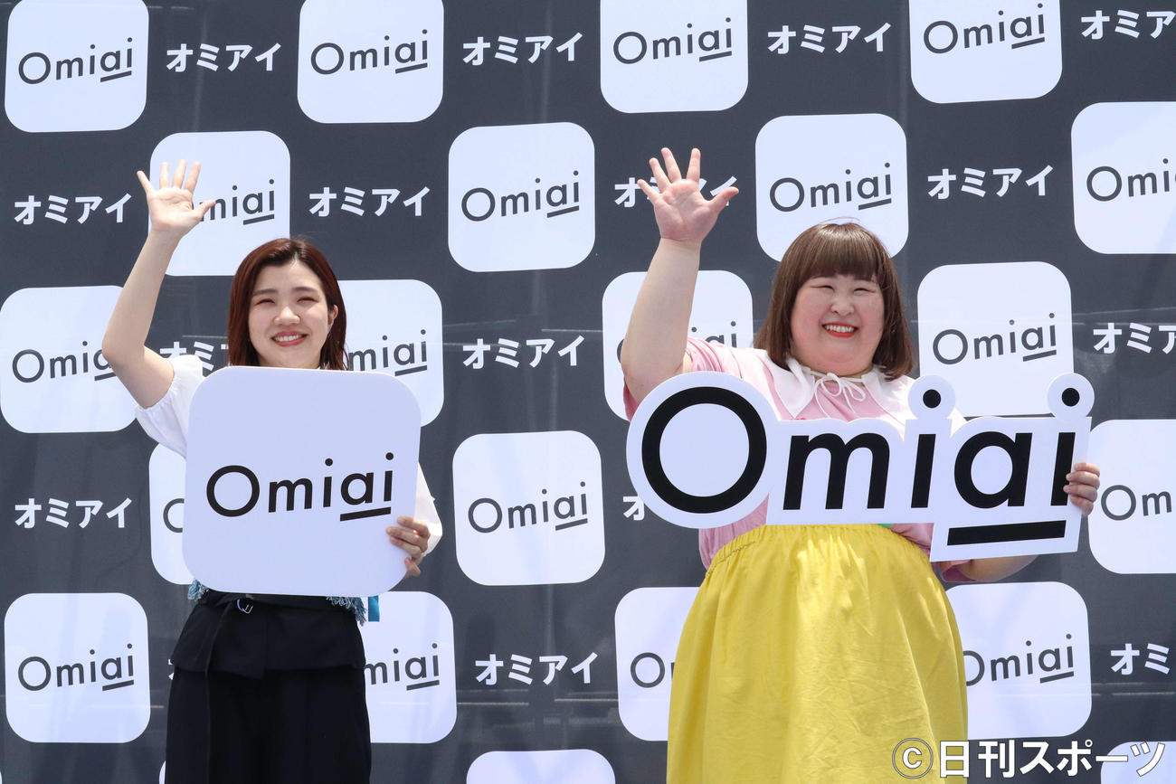 「Omiaiジェットコースターinよみうりランド」に出席した、お笑いトリオ、3時のヒロインの福田麻貴（左）とかなで（撮影・加藤理沙）