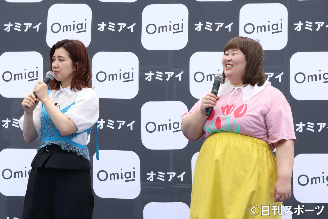 「Omiaiジェットコースターinよみうりランド」に出席した、お笑いトリオ、3時のヒロインの福田麻貴（左）とかなで（撮影・加藤理沙）