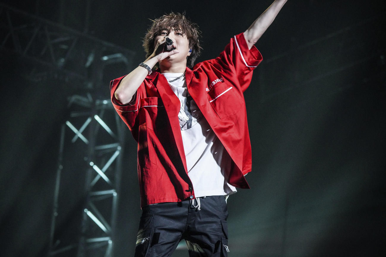 初の武道館公演で歌唱する、Novelbrightボーカルの竹中雄大（石原汰一氏撮影）