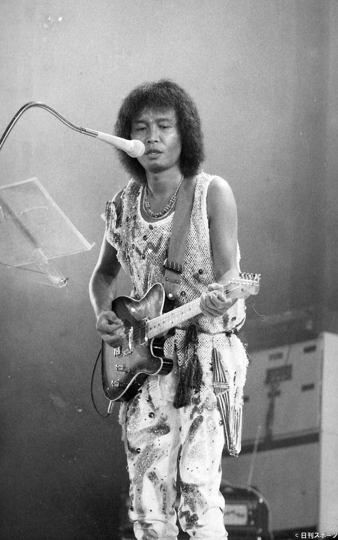 83年5月、熱唱する吉田拓郎