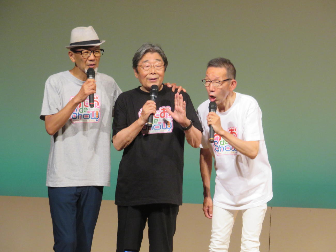 トークライブショー「らじお　de Show」を開いたG3sの左から上柳昌彦アナ、高嶋ひでたけアナ、松本秀夫アナ（東京・大田文化の森ホール）