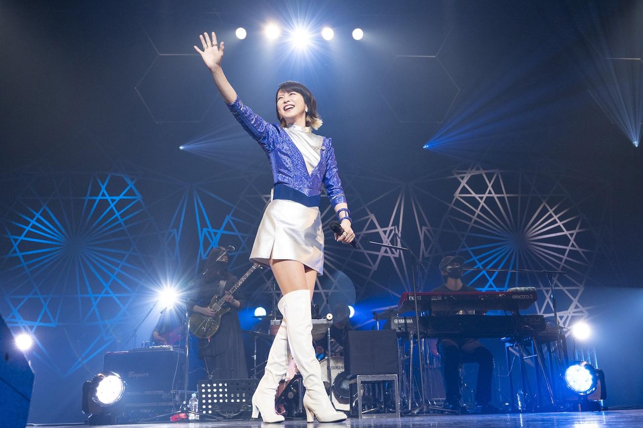 全国ツアー「森高千里『この街』TOUR 2020－22」の千秋楽公演を行った森高千里