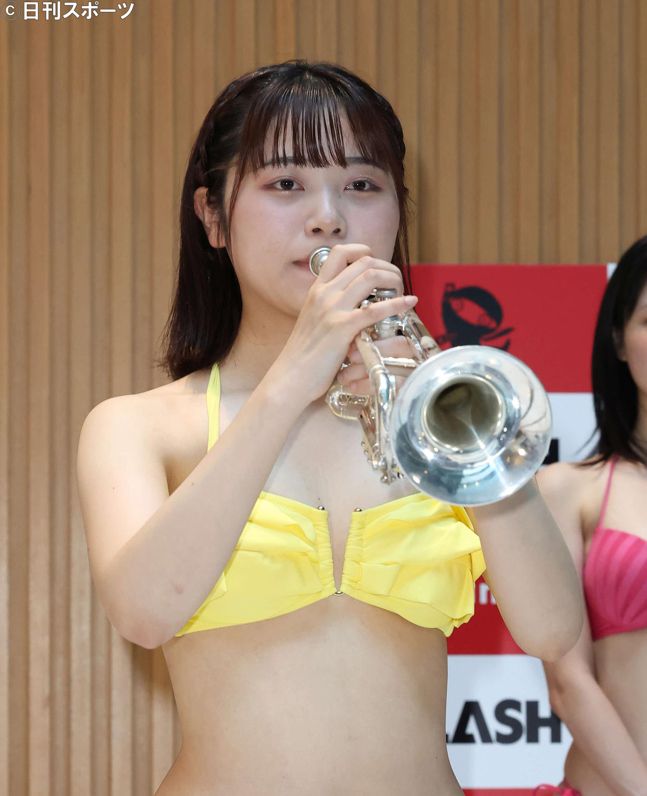 得意のトランペットを演奏する山本唯奈さん（撮影・丹羽敏通）