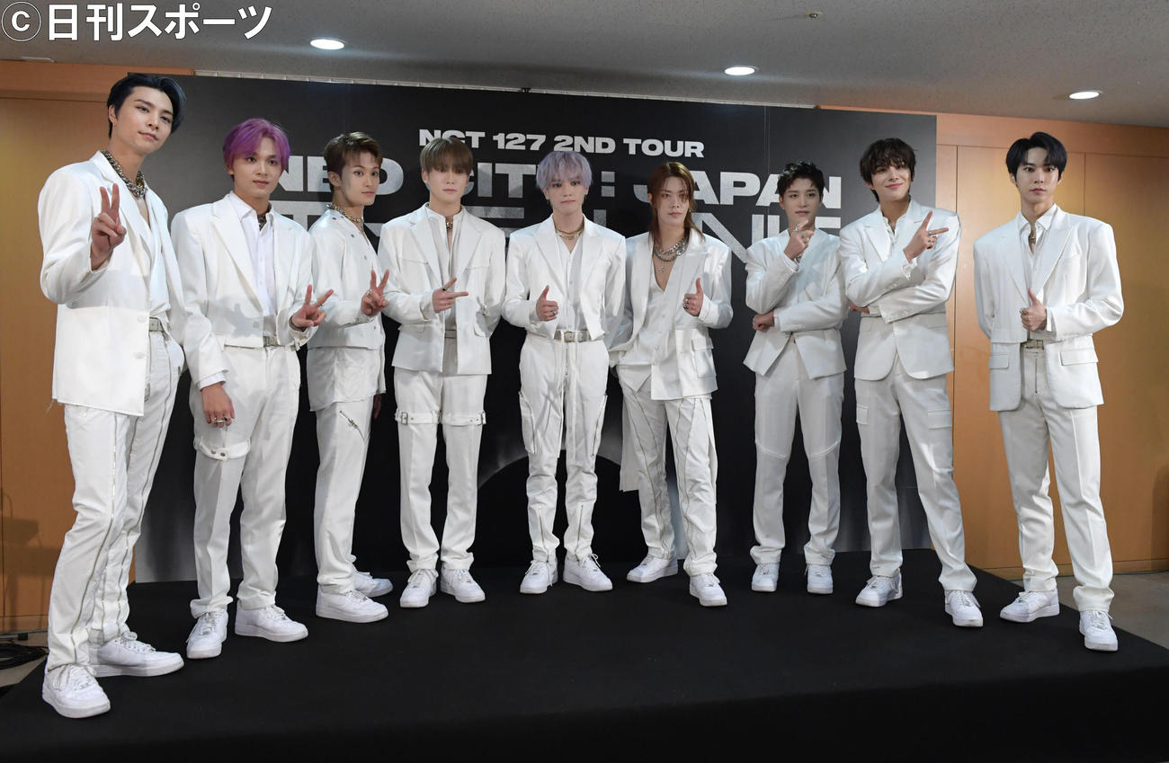 グループ初となる日本ドームツアーを行うNCT 127。左からジャニー、ヘチャン、マーク、ジェヒョン、テヨン、ユウタ、テイル、ジョンウ、ドヨン（撮影・滝沢美穂子）