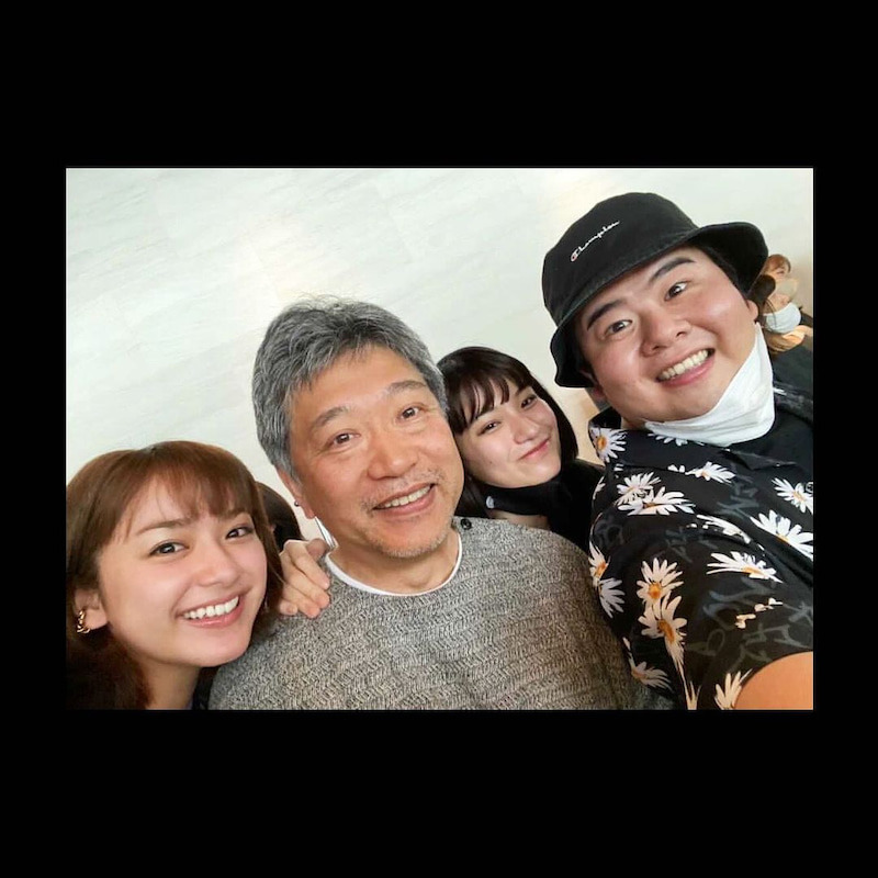 平祐奈、是枝監督・前田航基・蒔田彩珠と４ショット