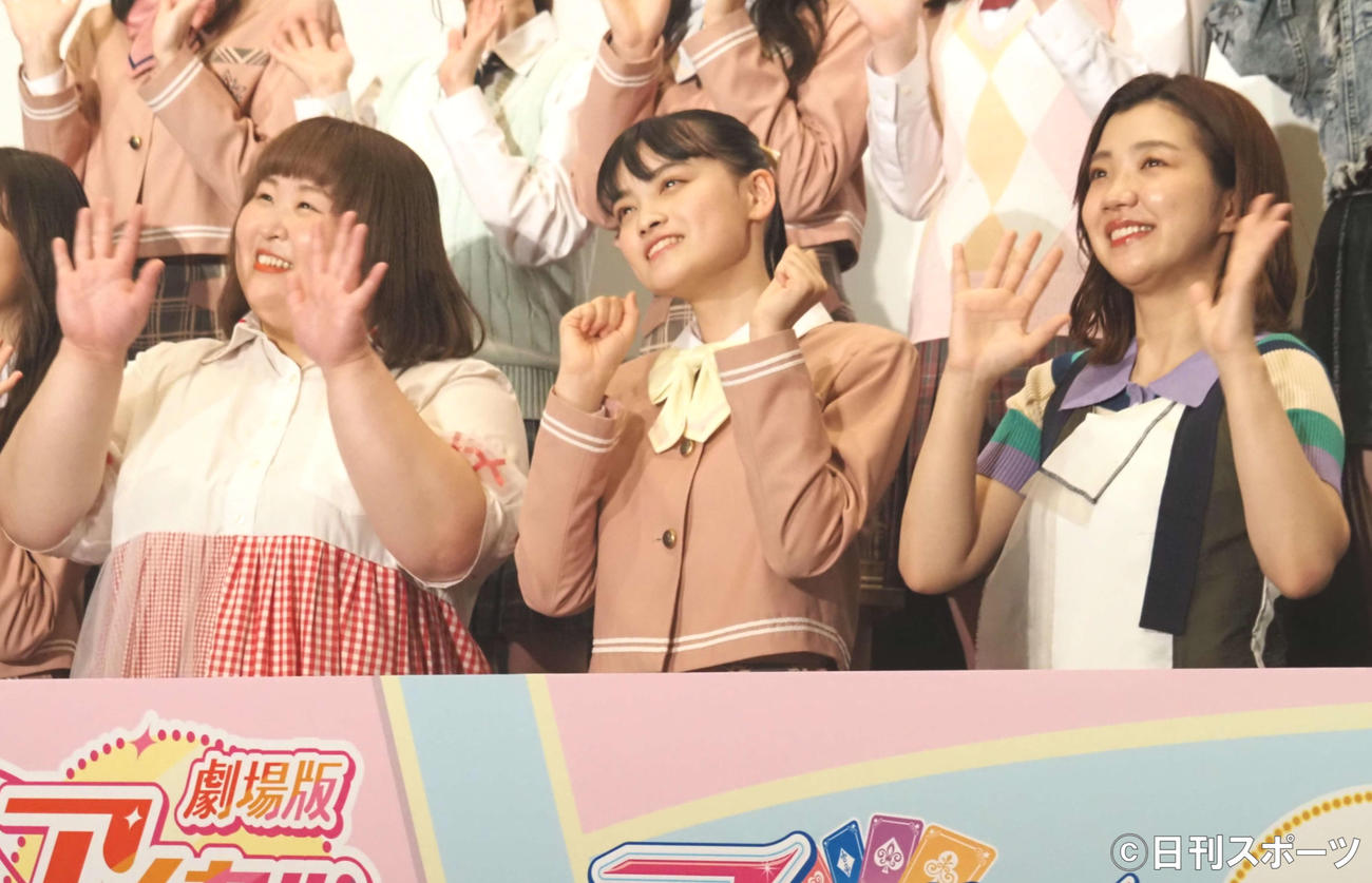 「劇場版アイカツプラネット！」完成披露特別上映会に出席した、かなで、伊達花彩、福田麻貴（撮影・遠藤尚子）