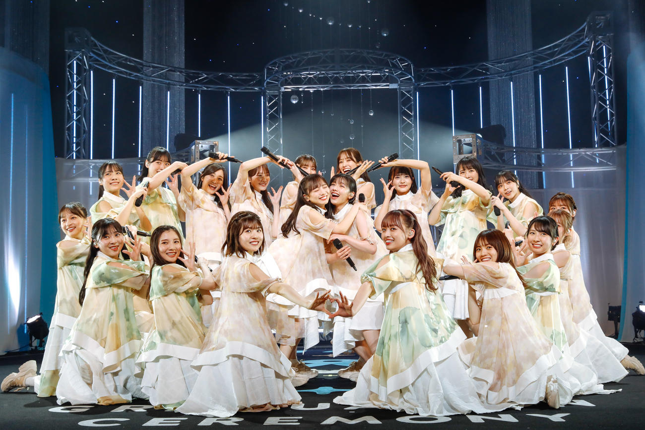 渡邉美穂卒業セレモニーでパフォーマンスする日向坂46（撮影・上山陽介氏）