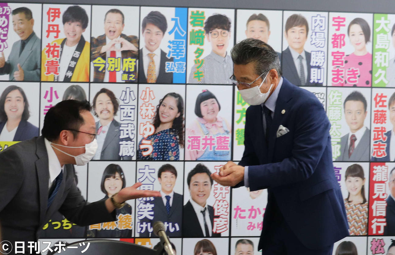 ギャグを披露する瀧見信行（左）と間寛平（右）（撮影・竹本穂乃加）