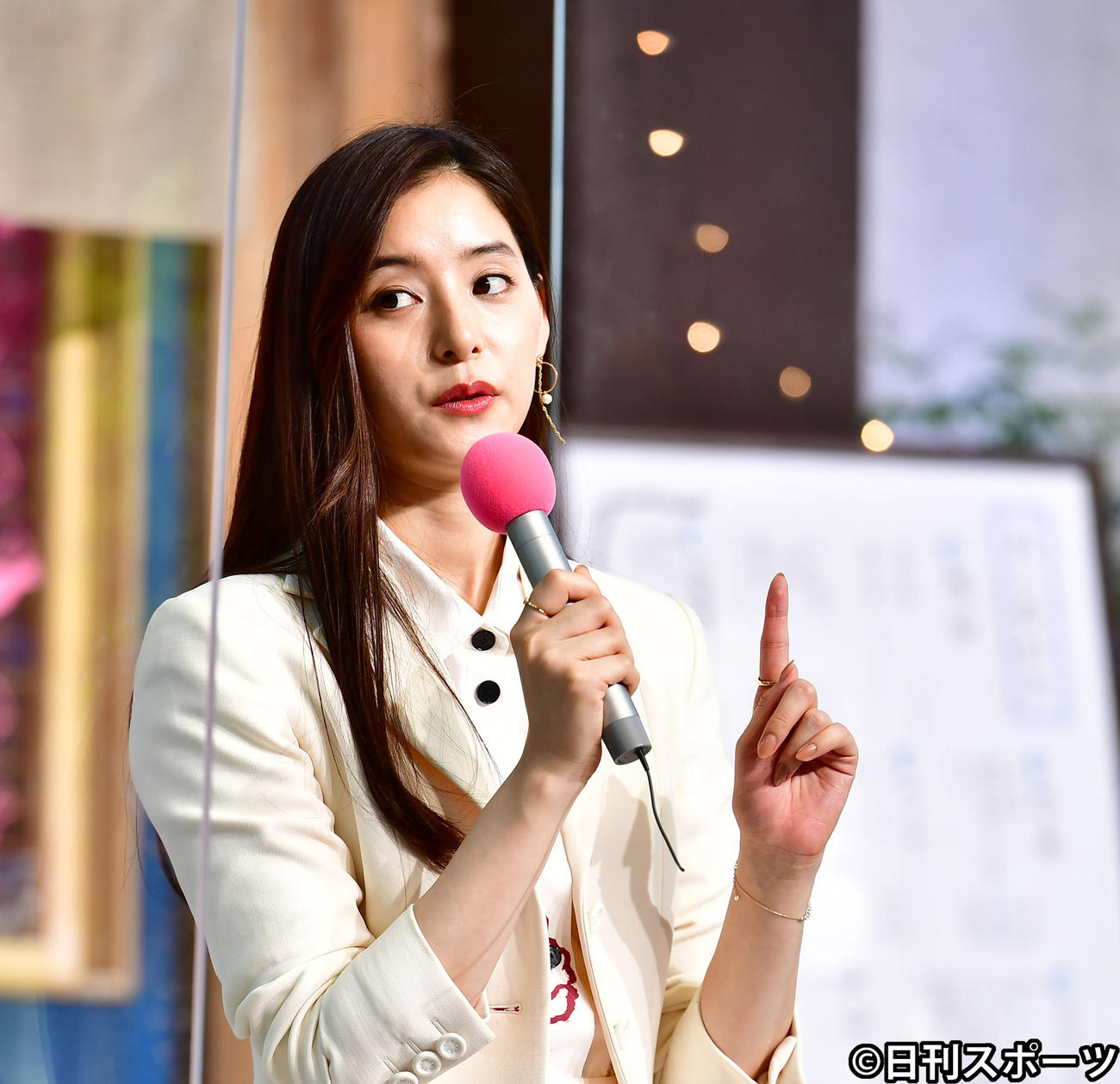 テレビ朝日系ドラマ「六本木クラス」制作発表記者会見に臨む新木優子（撮影・小沢裕）