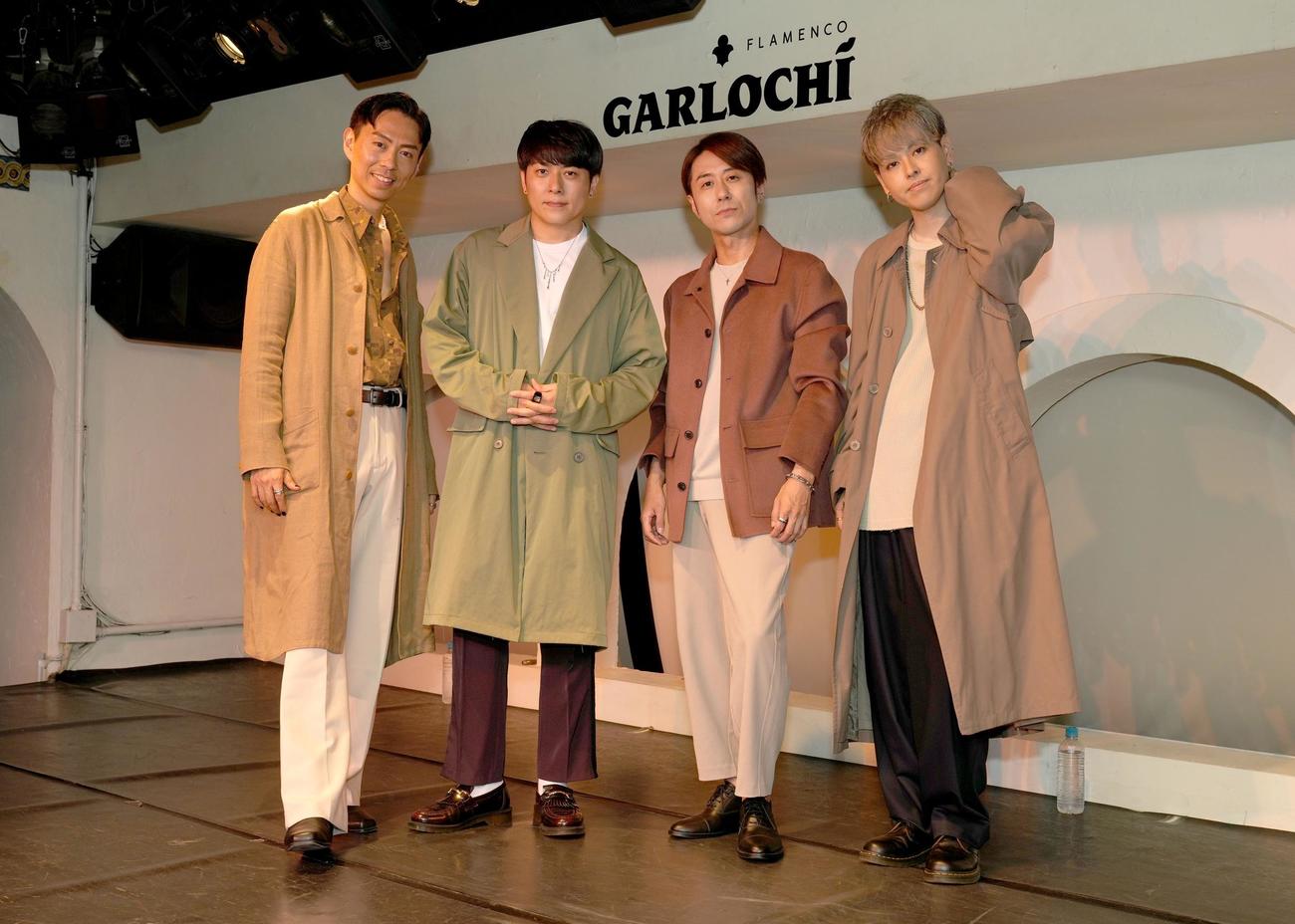 新曲「少年」を熱唱するLAST FIRST。左からGACKY、YOUSUKE、OSA、ATSUSHI