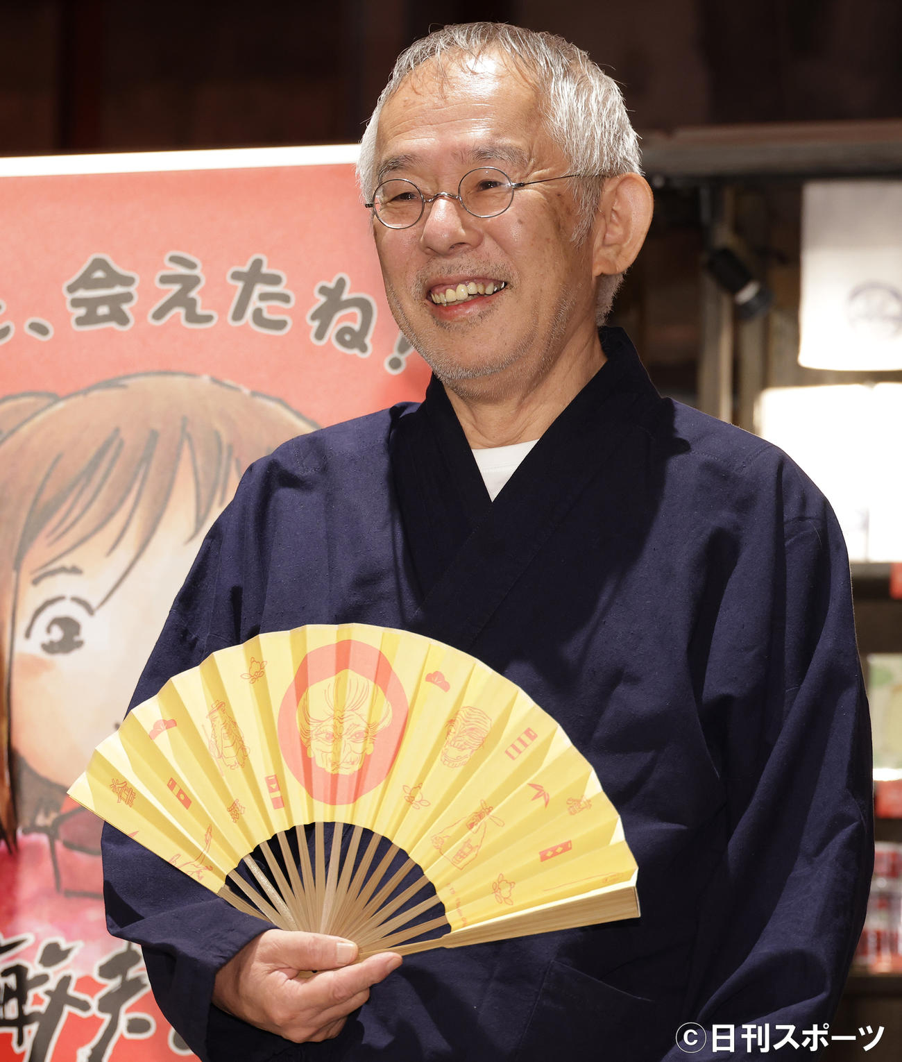 「鈴木敏夫とジブリ展」で記念撮影するスタジオジブリ鈴木敏夫プロデューサー（撮影・中島郁夫）