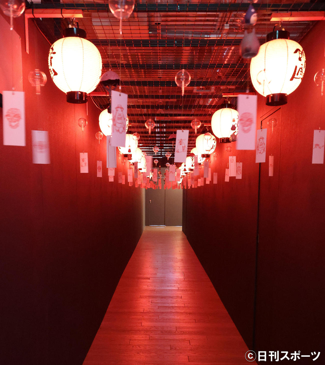 「鈴木敏夫とジブリ展」に展示された「千と千尋の神隠し」のオブジェ（撮影・中島郁夫）