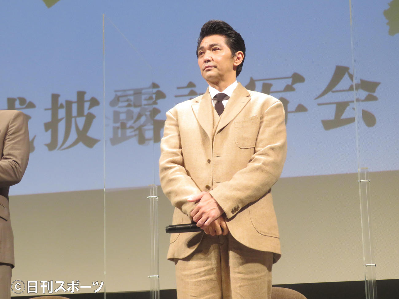 映画「島守の塔」の完成披露舞台あいさつに出席した村上淳（撮影・横山慧）