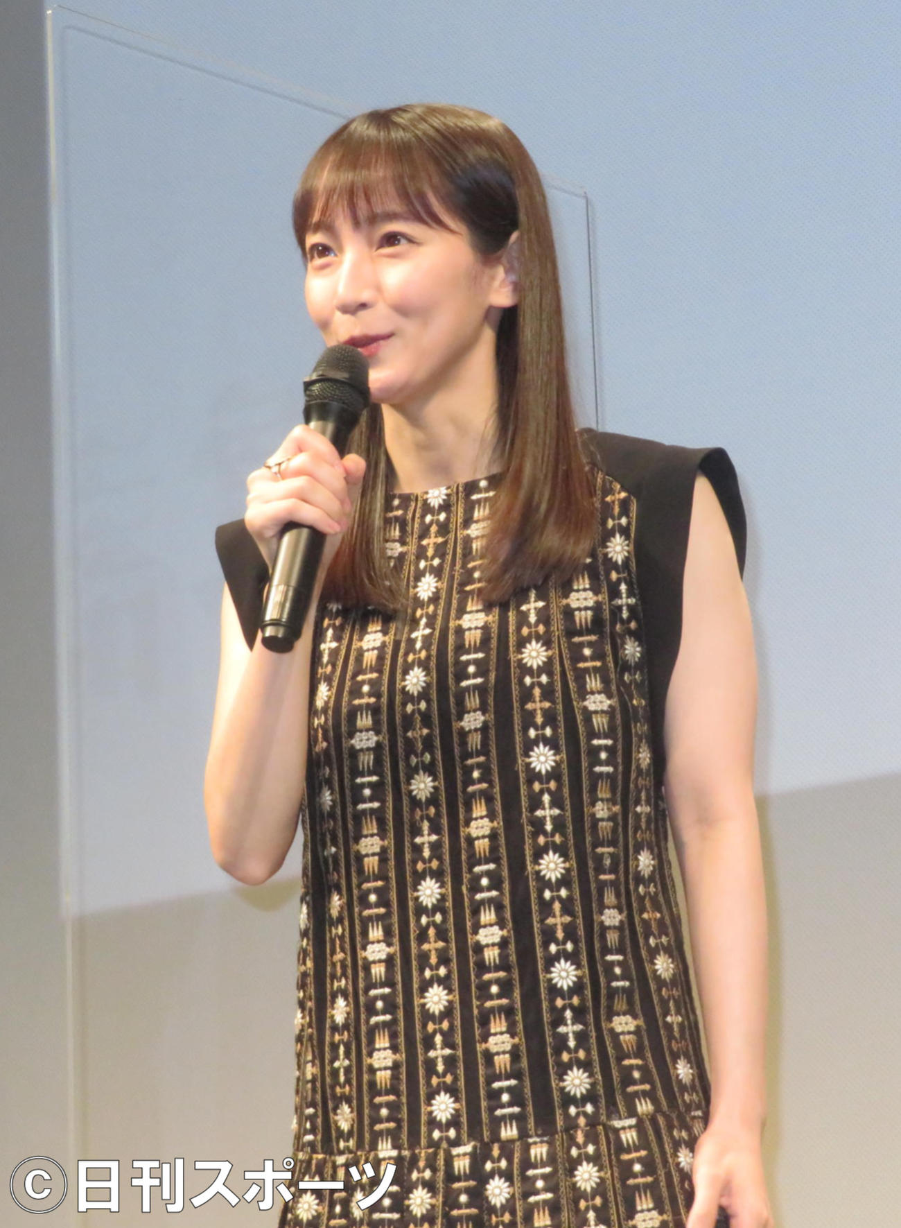 映画「島守の塔」の完成披露舞台あいさつに出席した吉岡里帆（撮影・横山慧）