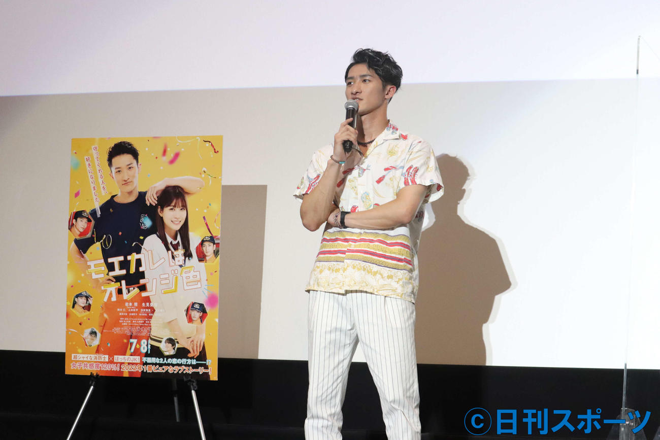 映画「モエカレはオレンジ色」の舞台あいさつに登壇した岩本照（撮影・波部俊之介）
