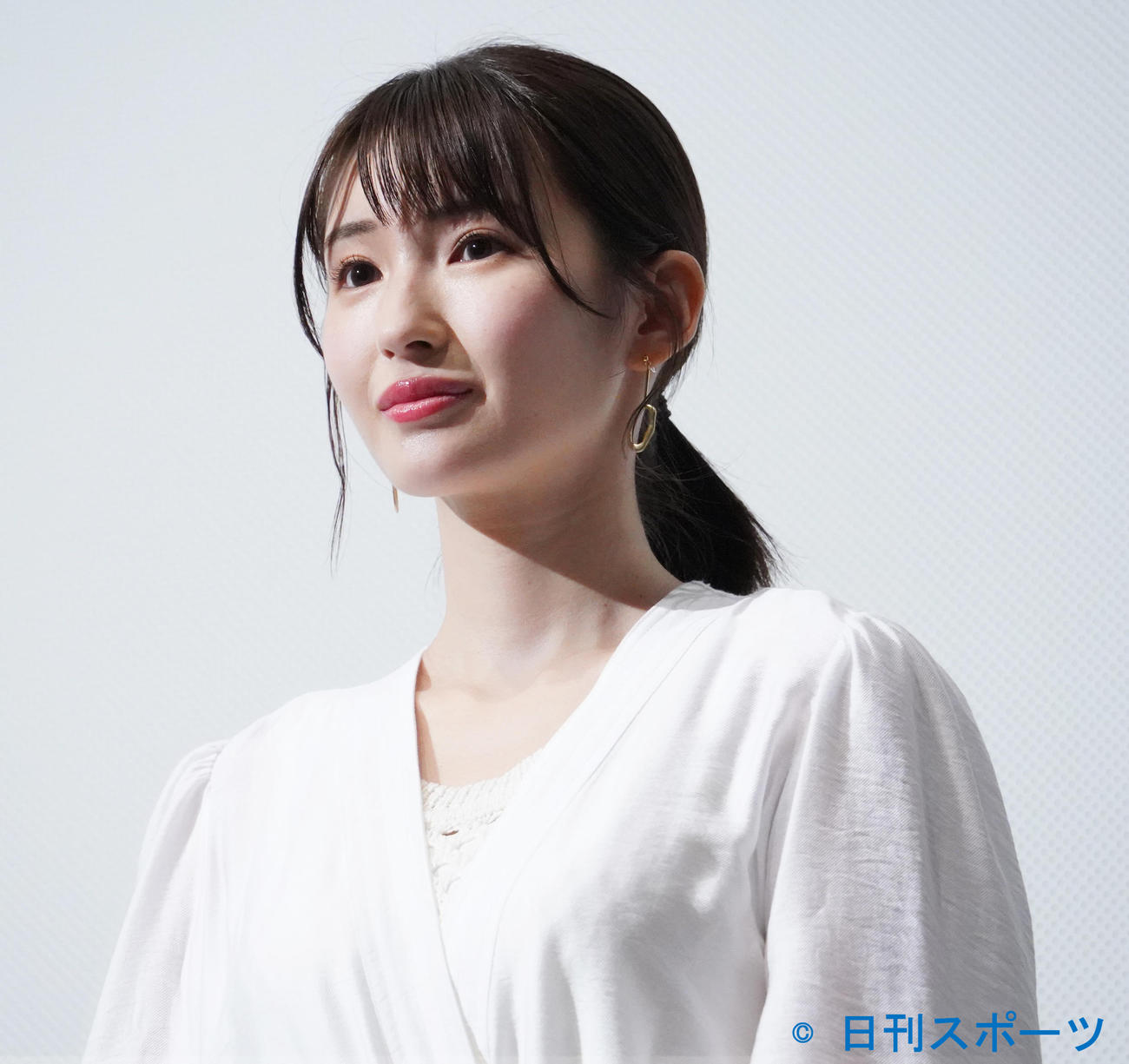 映画「ラストサマーウォーズ」全国公開記念舞台あいさつに登壇した井上小百合（撮影・佐藤勝亮）