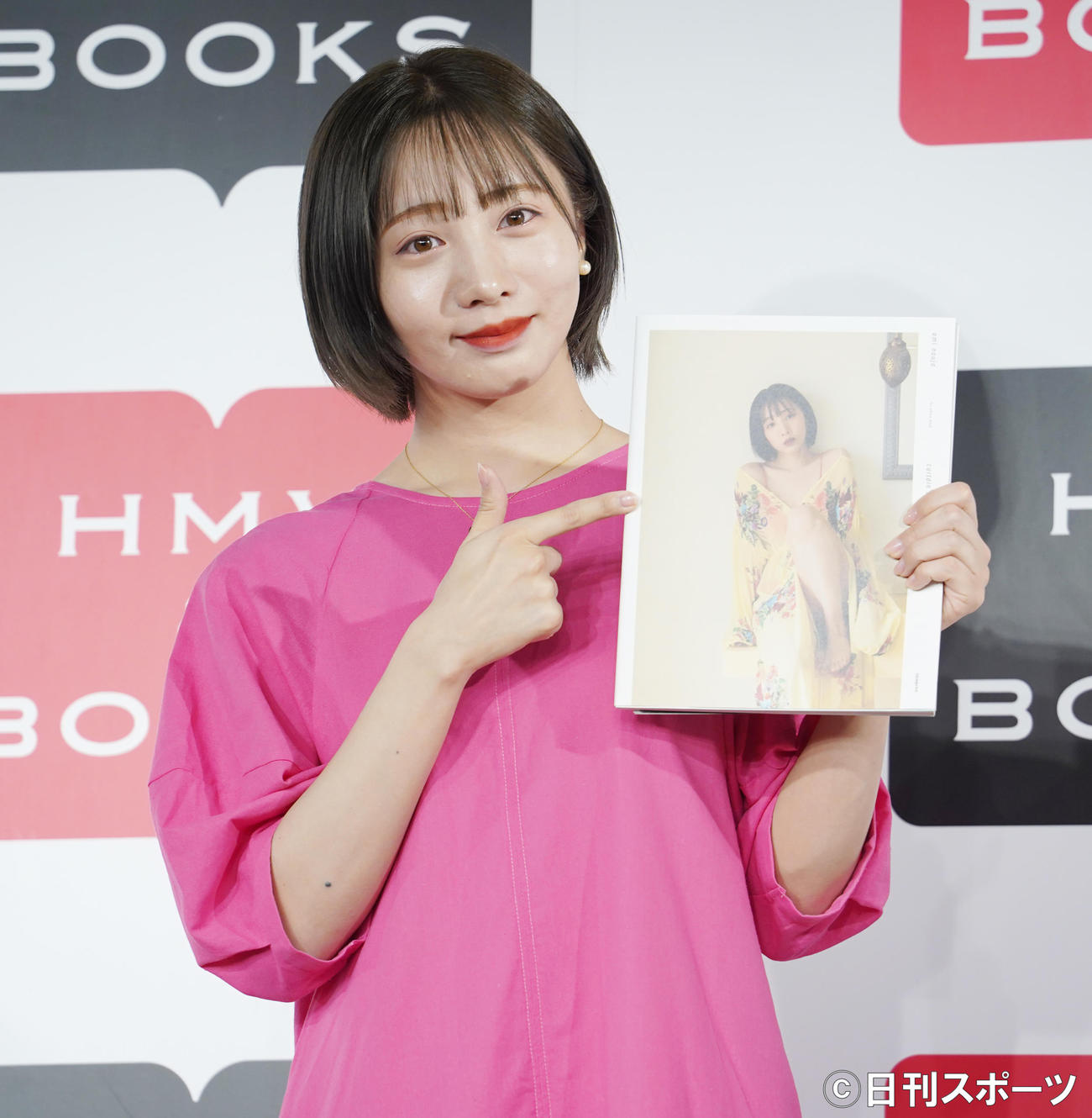 写真集「カーテンコール」の会見を開いた能條愛未（撮影・佐藤勝亮）