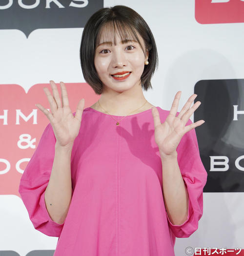 写真集「カーテンコール」の会見を開いた能條愛未（撮影・佐藤勝亮）