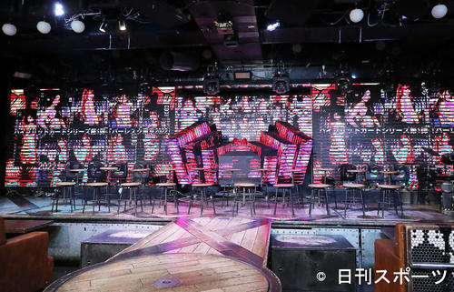 ハイブリッドカードシリーズ第1弾「バーレスク東京2022」発売記念イベントが行われたバーレスク東京(撮影・河田真司)
