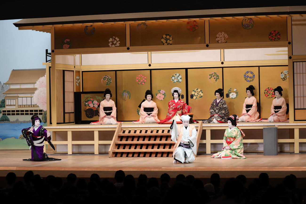 「嫗山姥」の（下段左から）片岡孝太郎、松本幸四郎、中村亀鶴と、片岡千之助（上段中央）
