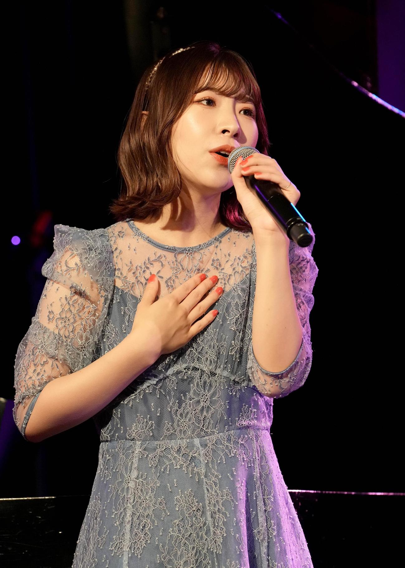 松井咲子とジョイントライブを行った岩佐美咲