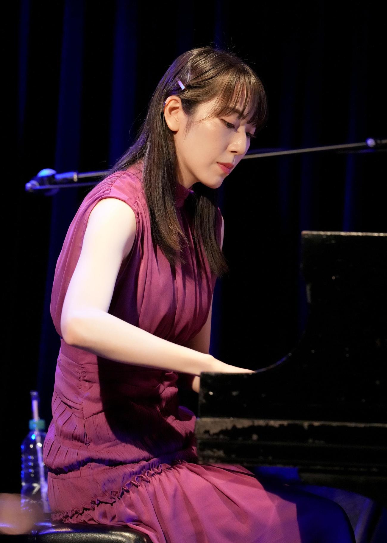 岩佐美咲とジョイントライブを行った松井咲子