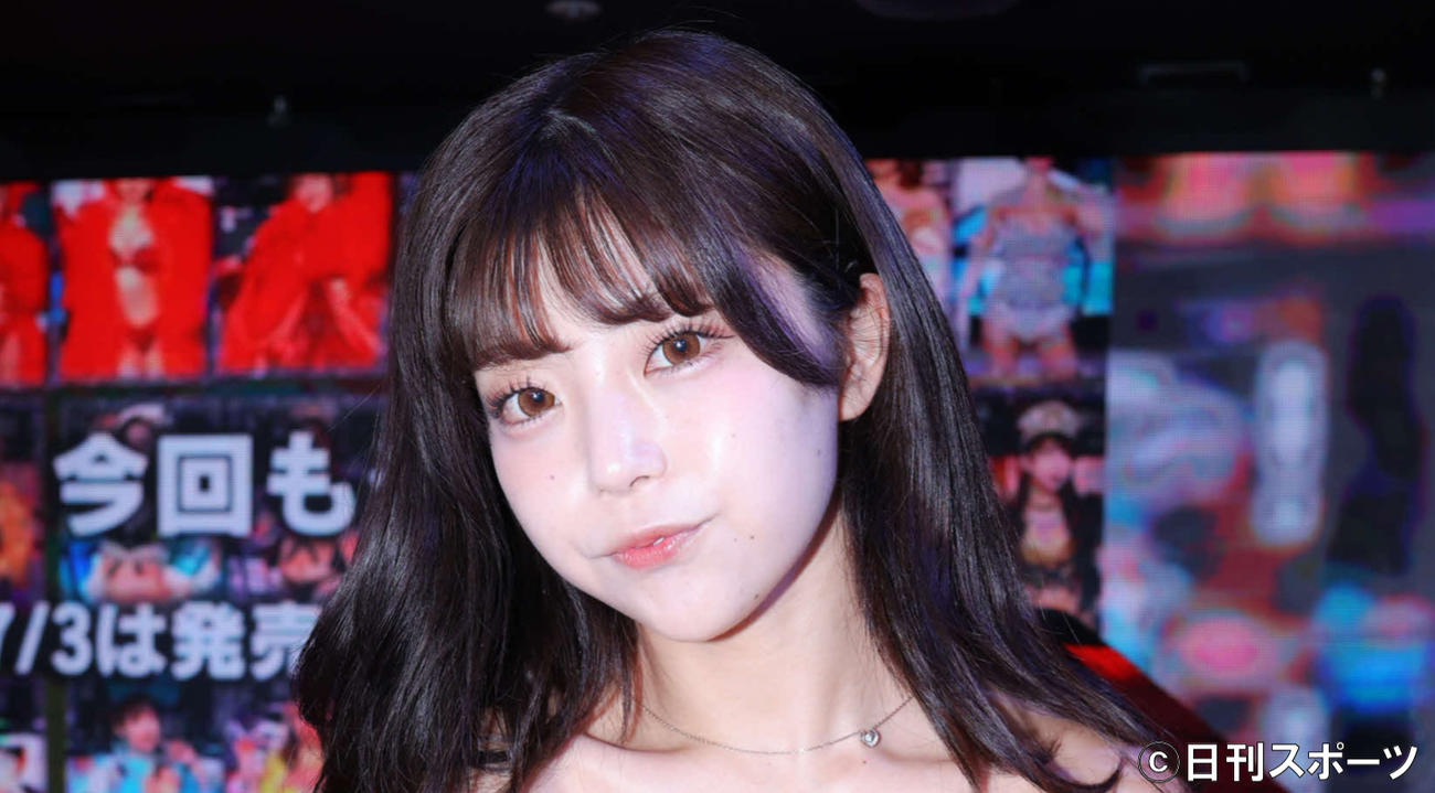 ハイブリッドカードシリーズ第1弾「バーレスク東京2022」発売記念イベント　笑顔のもも（撮影・河田真司）