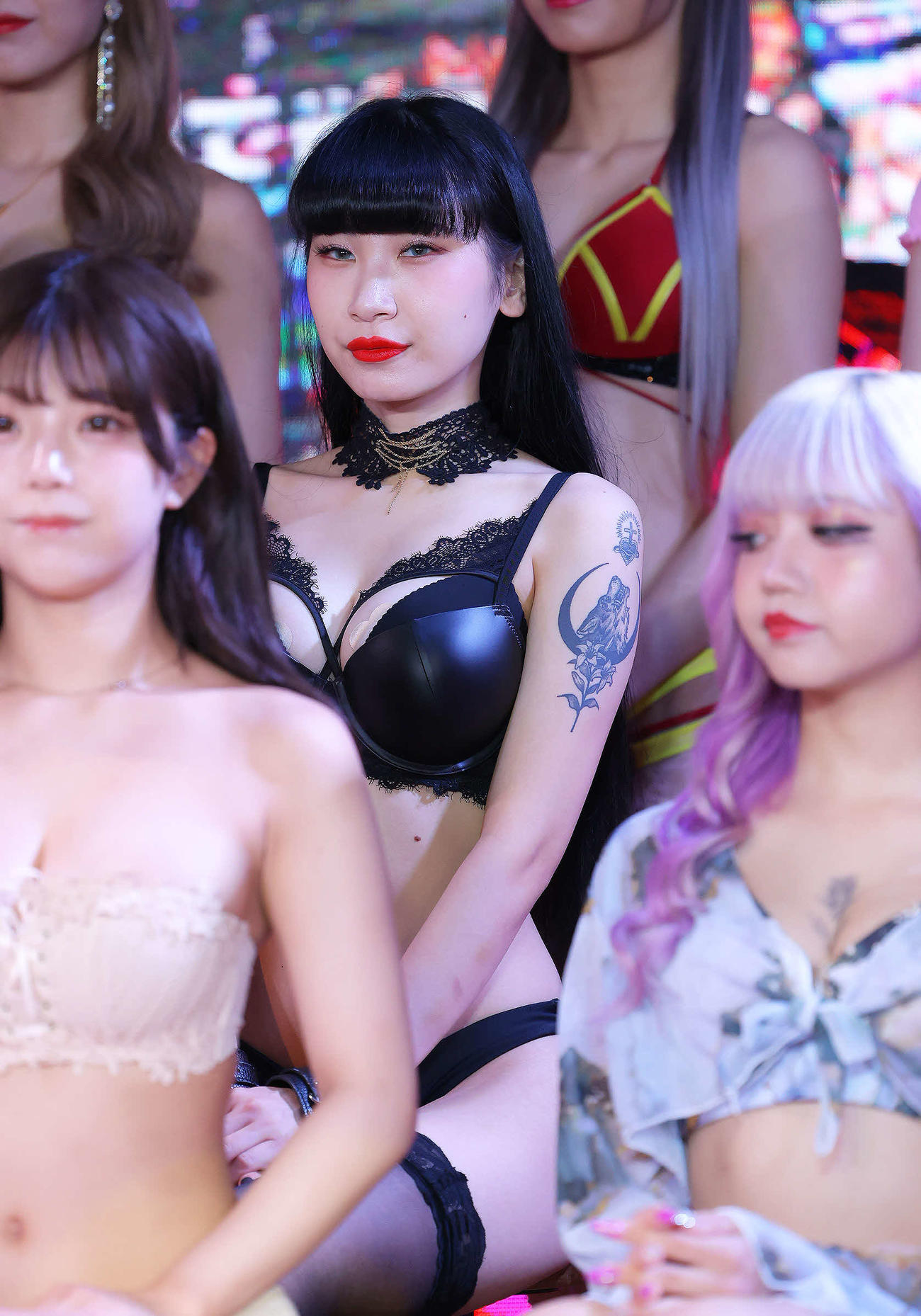 ハイブリッドカードシリーズ第1弾「バーレスク東京2022」発売記念イベントに臨む一吹（撮影・河田真司）