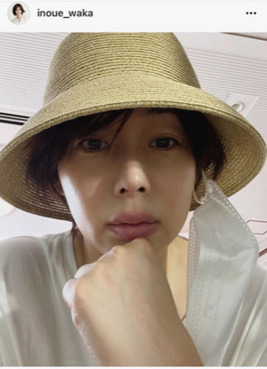 インスタグラムで“すっぴん麦わら帽子”写真を公開した井上和香