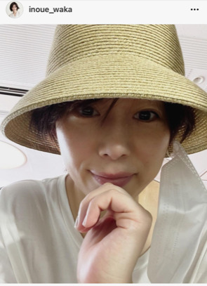 インスタグラムで“すっぴん麦わら帽子”写真を公開した井上和香