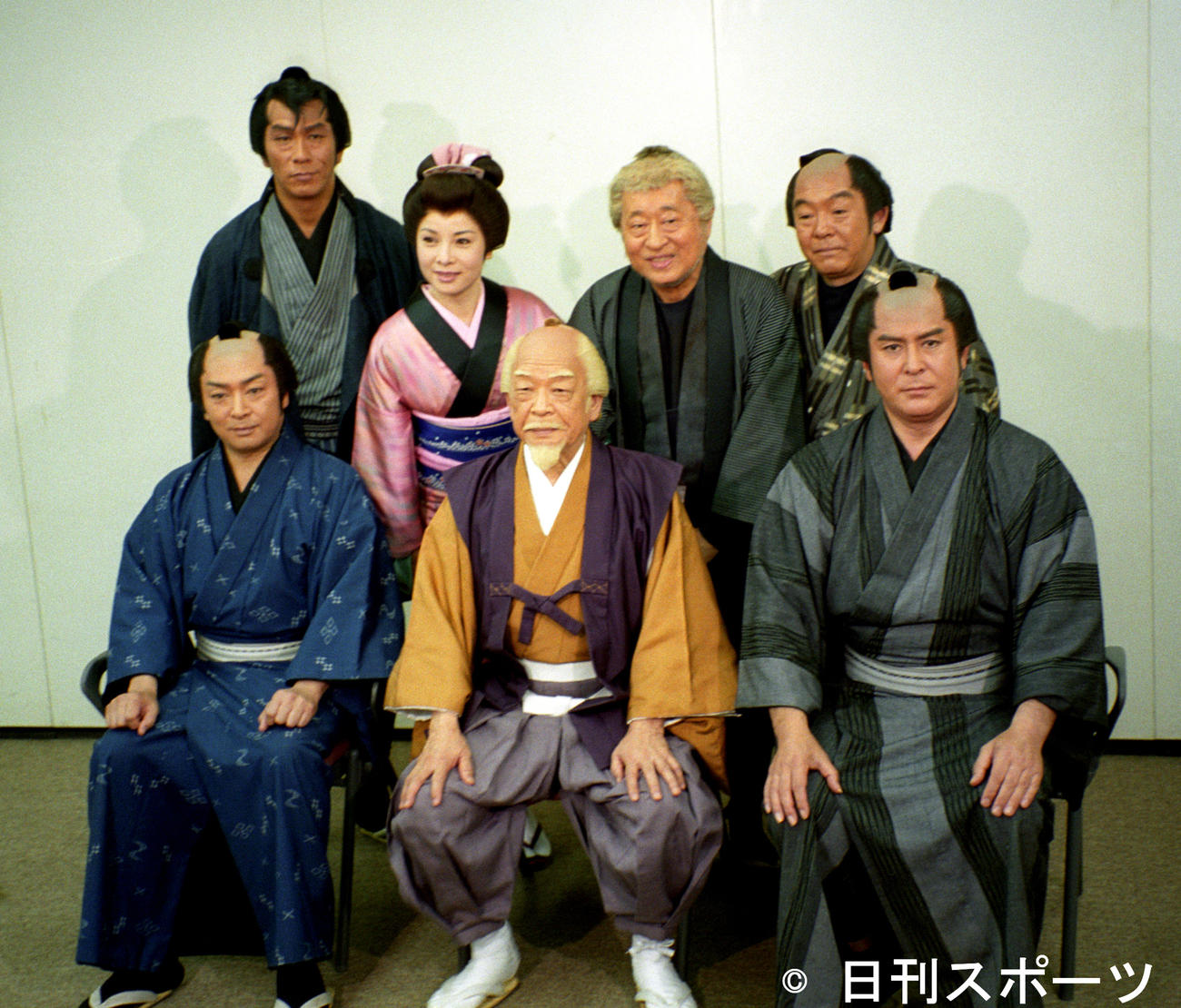 TBS「水戸黄門　第28部」収録　5年半ぶりとなる箱根ロケに参加した前列左からあおい輝彦、佐野浅夫さん、伊吹吾郎。後列左から野村将希、由美かおる、長門裕之さん、高橋元太郎（1999年11月撮影）