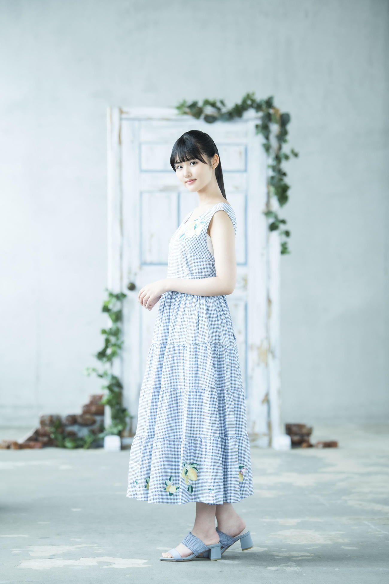 アニメ映画「すずめの戸締まり」でヒロイン岩戸鈴芽役を演じる原菜乃華