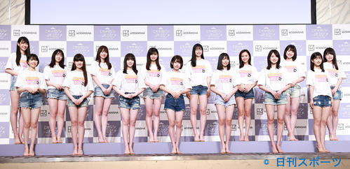 「ミスマガジン2022ベスト16お披露目イベント」に登壇するベスト16進出者たち（撮影・垰建太）